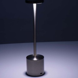 Stolní lampa z nerezové oceli