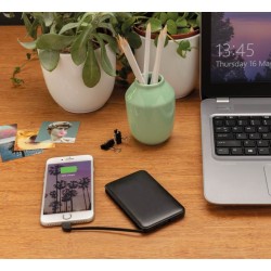 Kapesní powerbanka 5 000 mAh s integrovaným kabelem